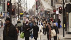 Британската икономика надмина предпандемичните си нива преди появата на омикрон