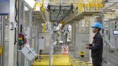 Износът на Китай надмина очакванията през декември, но със слаб ръст