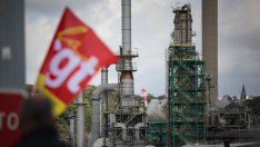 Училищата и железопътният транспорт във Франция са в плен на стачки