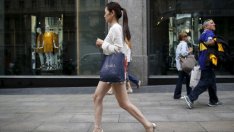 Потребителското доверие във Великобритания пада с най-рязък темп от 21 години