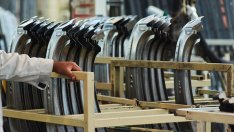 Автомобилните доставчици са въвлечени в борба за оцеляване заради електрификацията