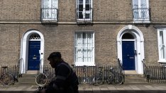 Средният наем на жилища извън Лондон за пръв път задмина 1000 паунда