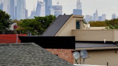 Наемателите в Ню Йорк чакат на опашка за жилища преди ожесточено наддаване