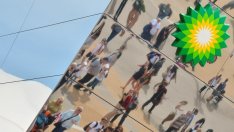 Печалбата на BP за тримесечието се е сринала с 49%