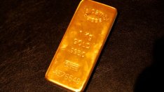 Гладът за печалба на инвеститорите натисна цената на златото под 1900 долара