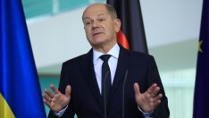 Как Олаф Шолц се превърна в най-добрата фигура на шахматната дъска на Путин