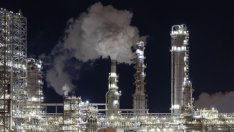 Рафинериите в САЩ рестартират производството, подкрепени от големия крек спред