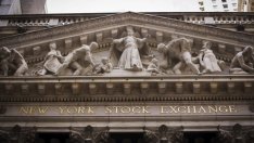 Търговията на Wall Street започва на червена територия*