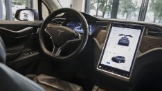 Tesla се готви да интегрира гласовия асистент на Deepseek в своите електромобили в Китай
