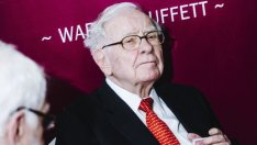 Уорън Бъфет трупа кеш в кризата