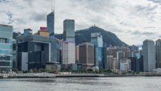 Китайски инвеститори купуват имоти в Хонконг, докато чужденците изчакват
