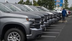 Търсенето на дребно подкрепя продажбите на автомобилните компании през декември