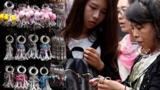 Градът на любовта се задушава в прегръдката на туристите