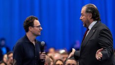 Шефовете на Anthropic и Salesforce: Компаниите се нуждаят от помощ при внедряването на AI