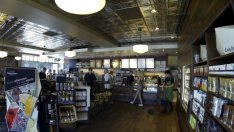 ЕС проверява данъчните практики на Apple, Fiat и Starbucks