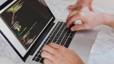 Изместените от изкуствен интелект служители по-трудно намират нова работа