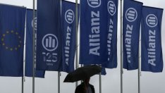 Акциите на Allianz се озоваха на дъното на DAX след слаб отчет