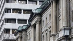 Поевтинялата йена може да промени плановете на Японската централна банка