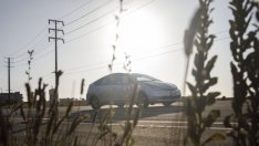 Хибридите тихомълком изпреварват електрическите коли по темп на продажби