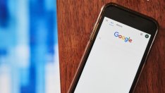 Вера Йоурова: Google трябва да действа по-прозрачно срещу фалшивите новини