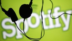 Битката между Apple и Spotify постави музикантите между чука и наковалнята