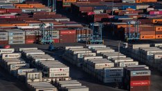 ЕС и Китай обсъждат търговията в отговор на новите американски мита