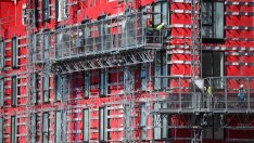 Икономическият растеж на Великобритания е спрял през април