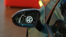 VW развлича своите блокирани служители в Шанхай с филми и кардио упражнения