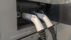 Ускореният преход към електромобили в Канада заплашва доставчици и механици