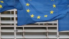 Отслабващият сектор на услугите хвърля сянка върху прогнозите за европейската икономика