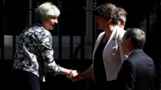 Тереза Мей си осигури подкрепата на юнионистите от Северна Ирландия