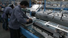 Китайски работници блокираха завод на поддоставчик на Apple