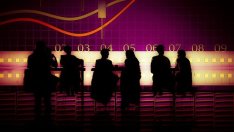 Над една трета от работещите в света не спират да търсят възможности за нова работа