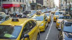 Uber направи немислимото: добавя нюйоркските таксита в приложението си