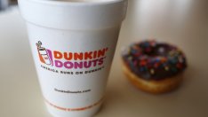 Dunkin’ Donuts се отказват от поничките в името си