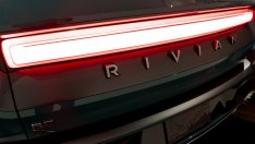 Пожар в производствен комплекс на Rivian е нанесъл щети на множество електромобили
