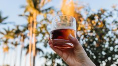 Все повече хора спират алкохола, а това променя начина, по който пътуват