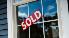 Цените на жилищата във Великобритания спряха ръста си в очакване на по-високия имотен данък