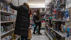 Потребителските разходи в САЩ достигнаха близо 40-годишен връх