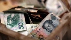 Китай няма да девалвира валутата си, заяви китайският централен банкер И Ган