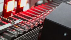 AstraZeneca подновява изпитанията на своята експериментална ваксина срещу COVID