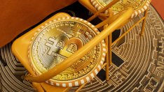 Биткойнът се готви за най-голямото месечно поевтиняване от криптокризата през 2022 г.