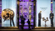 Prada планира да наеме бившия шеф на Luxottica