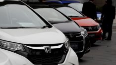 Honda отчете спадаща печалба, но запази прогнозата си