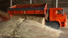 САЩ свиват леко търговския си дефицит през юни