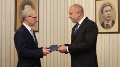 Николай Денков върна на президента изпълнен втория мандат