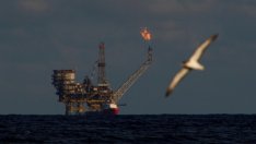 МАЕ очаква умерен дефицит на петролния пазар от второто тримесечие