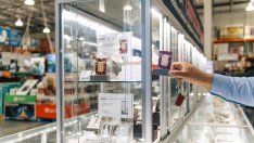 Двете страни на света не са на едно мнение и това личи по златото