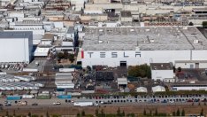 Tesla спира производството в част от американските си заводи