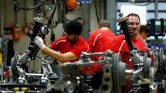 Свиването на заводските поръчки в Германия са поредният сигнал за забавяне на растежа 